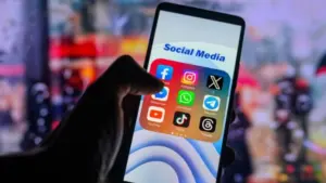 సోషల్ మీడియా విషయంలో మమ్మల్ని అనుసరించాలి