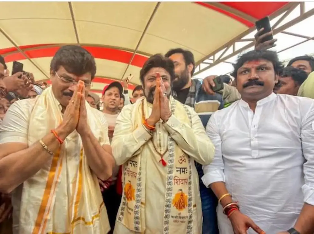 వారణాసిలో ప్రత్యేక పూజలు చేసిన బాలయ్య