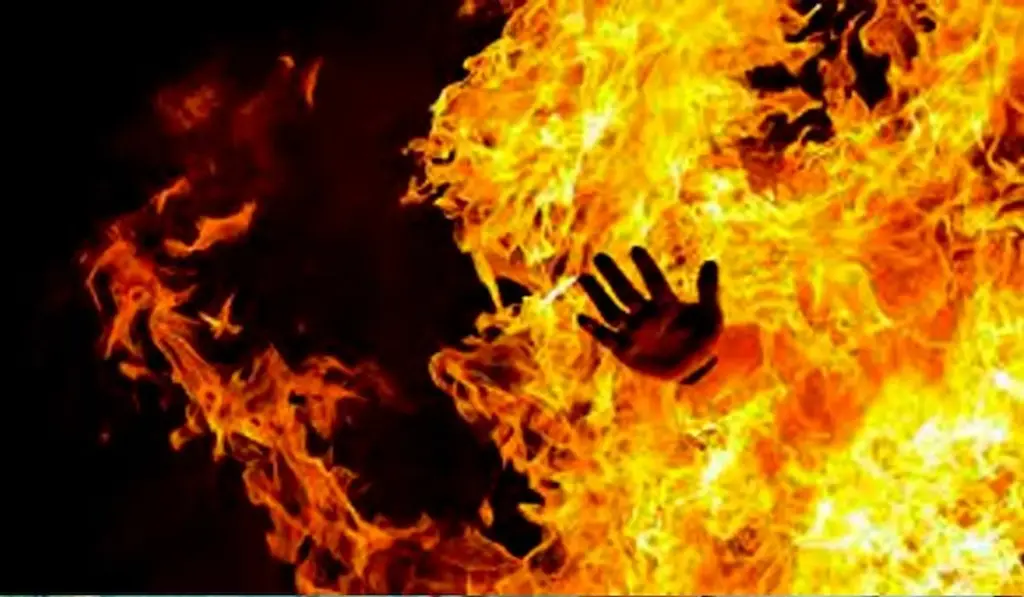 TG Crime: Husband pours petrol on wife and sets her on fire out of suspicion