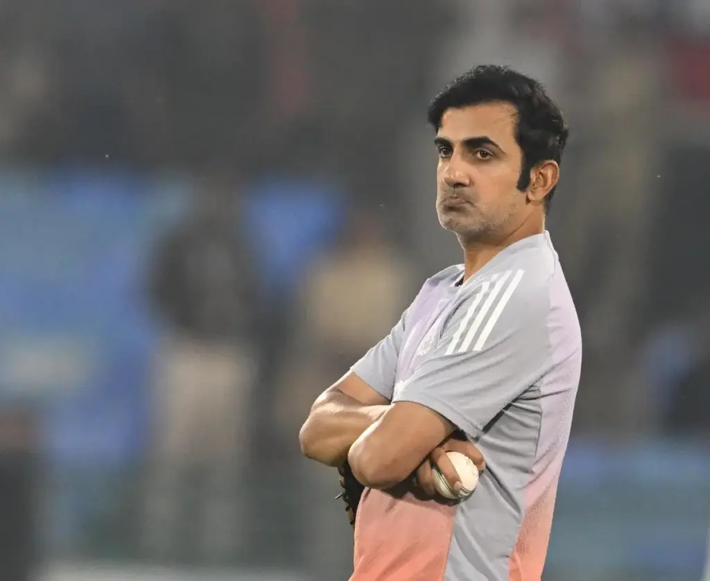 Gambhir is only a manager: Kapil Dev