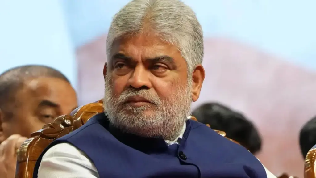 పార్టీ ఫిరాయింపు ఎమ్మెల్యేలపై స్పీకర్ సంచలన తీర్పు