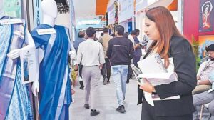 గ్లోబల్ సమ్మిట్ స్టాళ్ల సందర్శన.. ఆ విద్యార్థులకే అనుమతి