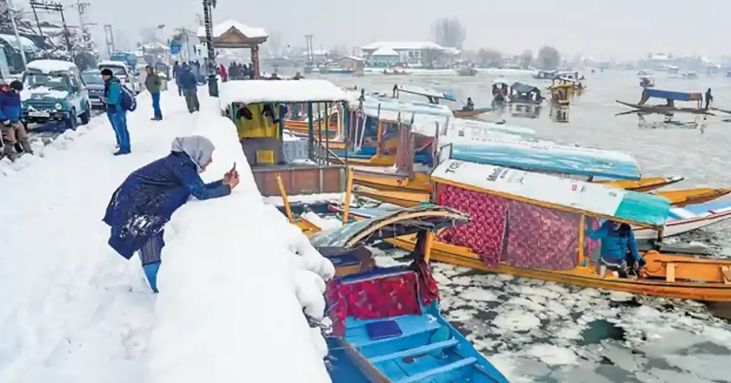 The time when snow covers everything : మంచు ముంచే వేళలో…