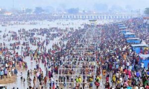 నెల ముందు నుండే భక్తులతో కిటకిటలాడుతున్న మేడారం