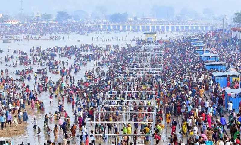 Medaram : నెల ముందు నుండే భక్తులతో కిటకిటలాడుతున్న మేడారం