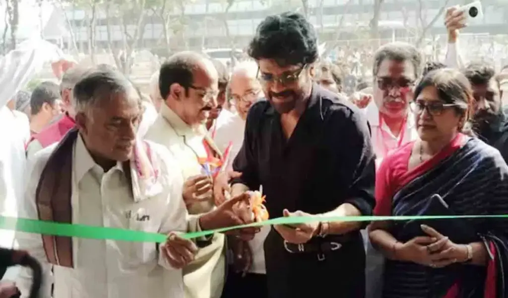 Nagarjuna donates Rs. 2 crore to ANR College