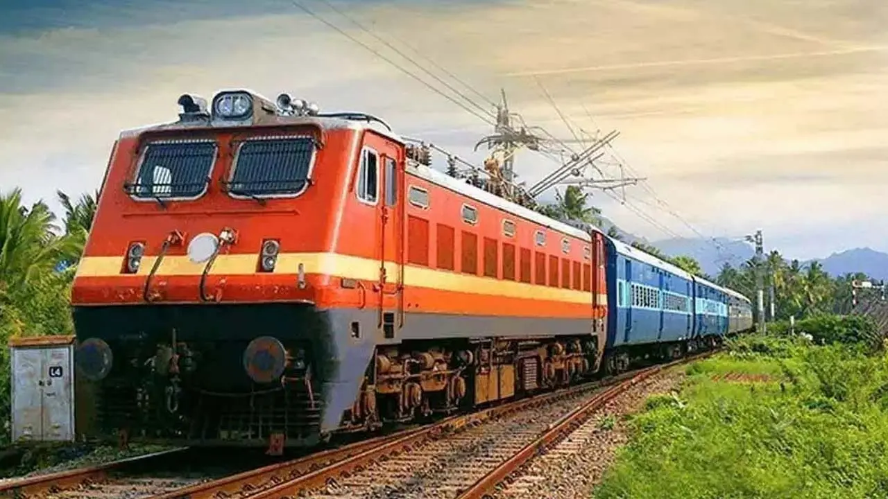 News Telugu: Sankranti Trains: సంక్రాంతి పండుగకు 16 ప్రత్యేక రైళ్లు