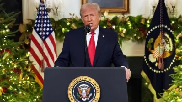 Donald Trump: అమెరికా వీడే అక్రమ వలసదారులకు బంపర్ ఆఫర్!