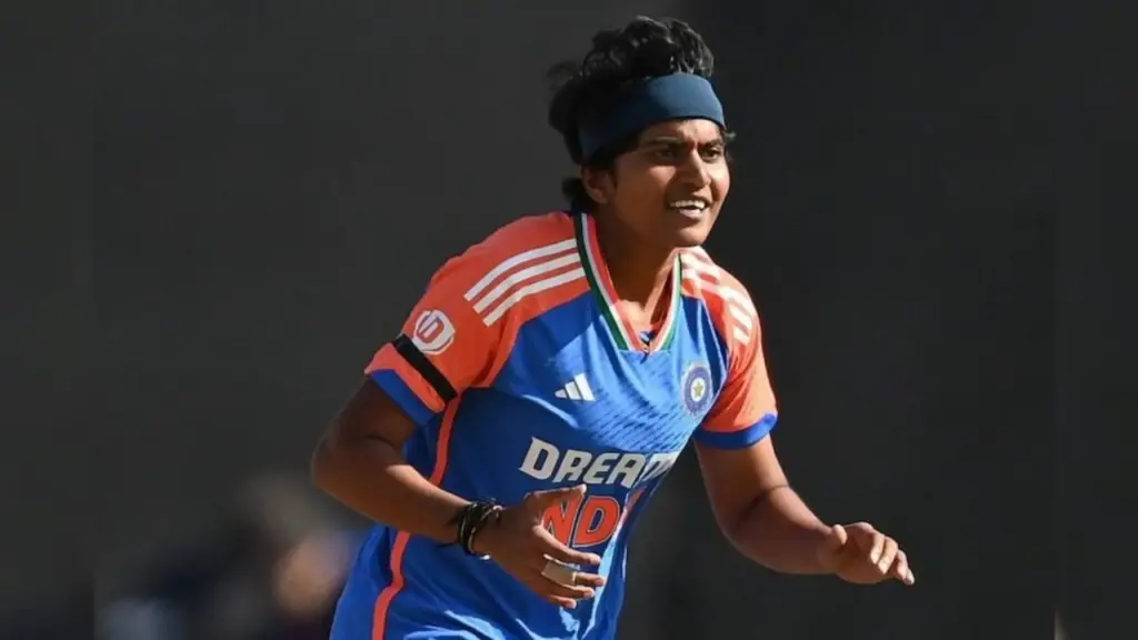 Minister Lokesh presents a cheque of Rs 2.5 crore to Sricharani