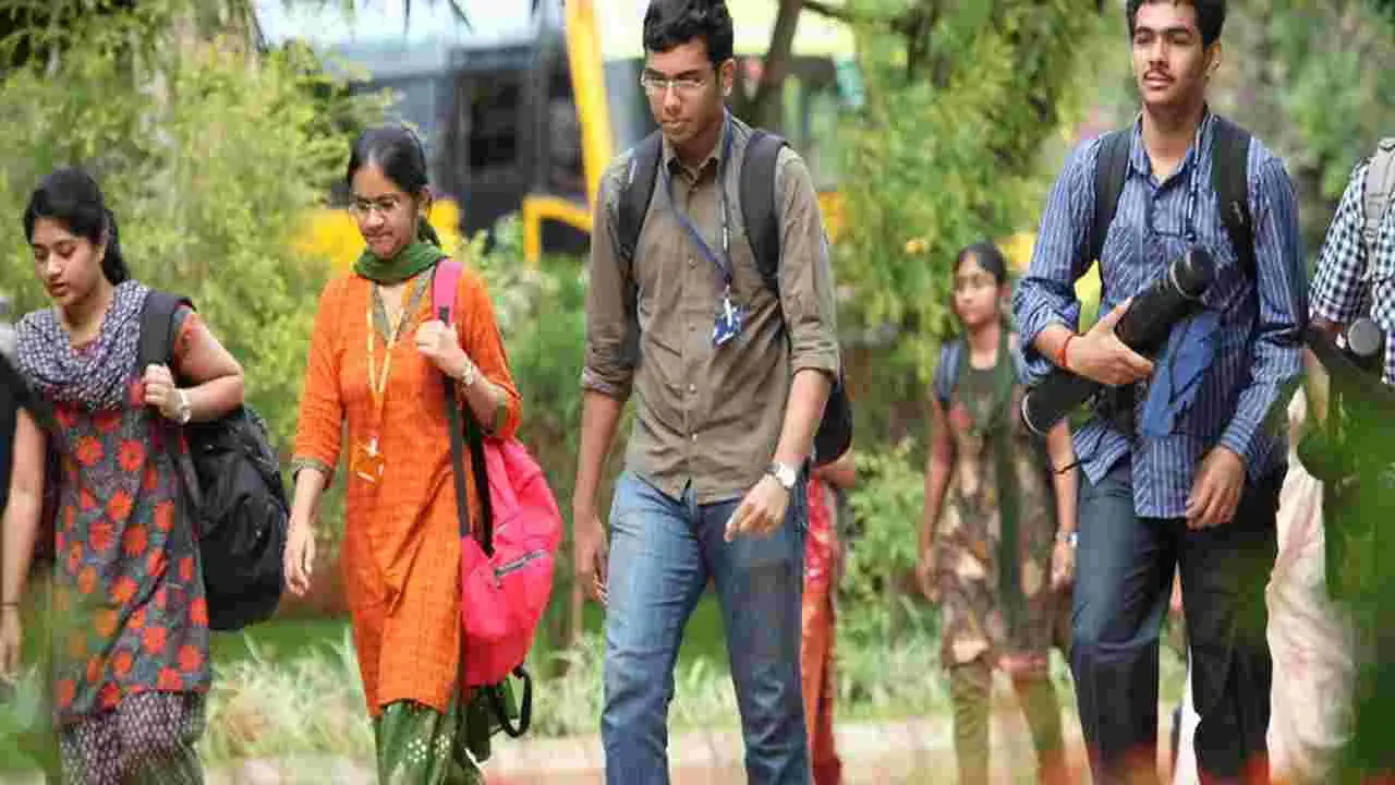 Breaking News: AP: ఇంజినీరింగ్ కోర్సుల ఫీజుల్లో మార్పులు .. జీవో జారీ