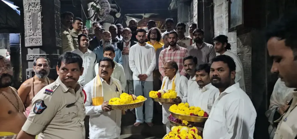 సింహాద్రి అప్పన్న ను దర్శించుకున్న కోహ్లీ