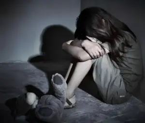 బాలికపై పెంపుడు తండ్రి అఘాయిత్యం..గర్భం దాల్చిన బాలిక