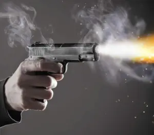 నిజామాబాద్ జిల్లాలో కాల్పుల కలకలం.. ఒకరు మృతి