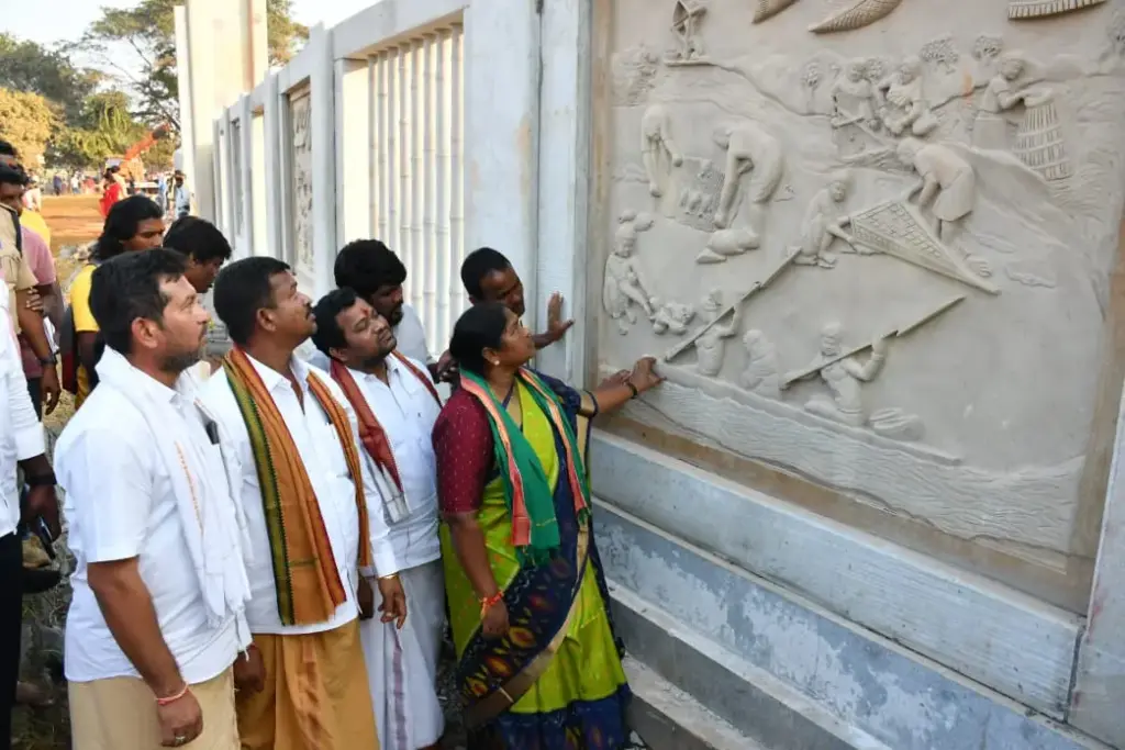 TG: మేడారం జాతర సందర్భంగా ఏర్పాట్లు పరిశీలించిన మంత్రి సీతక్క