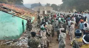 అంత్యక్రియల వివాదం..రెండు చర్చిలను తగలబెట్టారు