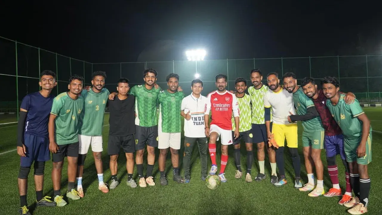 CM Revanth: ఫుట్‌బాల్ ప్రాక్టీస్ చేసిన సీఎం రేవంత్