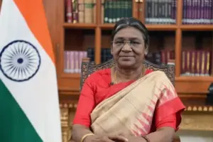 రామోజీ ఫిల్మ్‌సిటీకి చేరుకున్న రాష్ట్రపతి