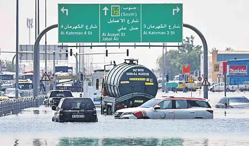 యుఎఇలో భారీ వర్షాలతో అస్తవ్యస్థం