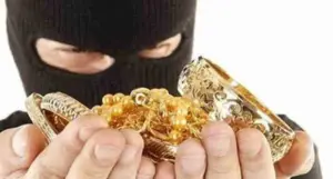 వెంకటేశ్వర స్వామి ఆలయంలో వెండి ఆభరణాలు మాయం