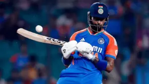 బౌలింగ్ లో తడబడినా.. బ్యాటింగ్‌లో దుమ్ము రేపిన హార్దిక్