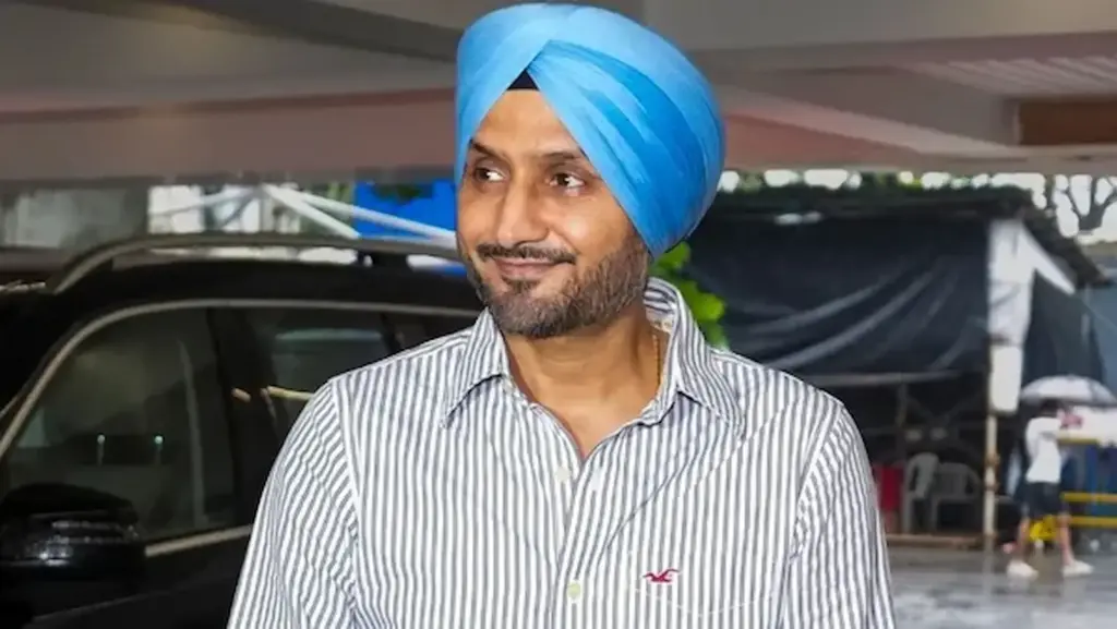 Harbhajan fires back at Shami not being included in the team