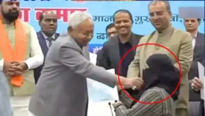 బురఖా వివాదం: నితీష్ కుమార్ చర్యపై దేశవ్యాప్తంగా చర్చ