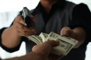 ఇంట్లోకి చొరబడి రూ.40 లక్షలు దోచుకెళ్లిన దుండగులు