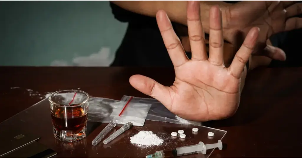 పాతబస్తీ ఆటోలో యువకులు మృతి: డ్రగ్స్ ఒవర్‌డోస్ అనుమానం