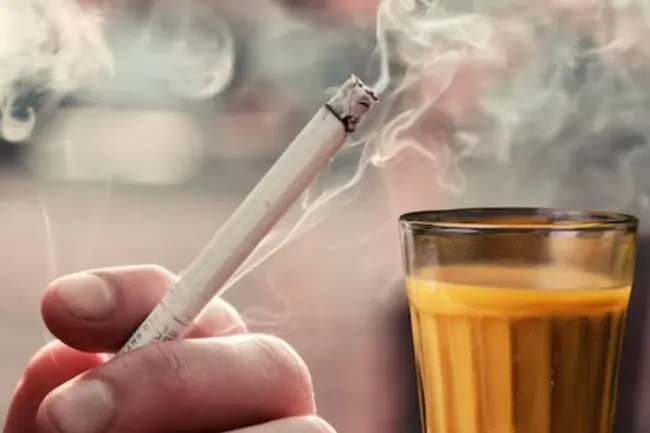 Smoke while drinking tea