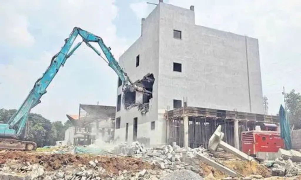 Telugu News: Hyd: హైటెక్ సిటీ పక్కనే అక్రమ నిర్మాణాల ఉద్ధృతి