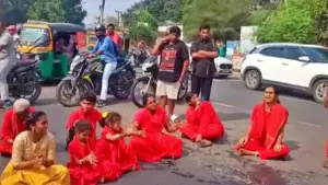 విజయవాడలో భవానీలు, పోలీసుల మధ్య తలెత్తిన వివాదం