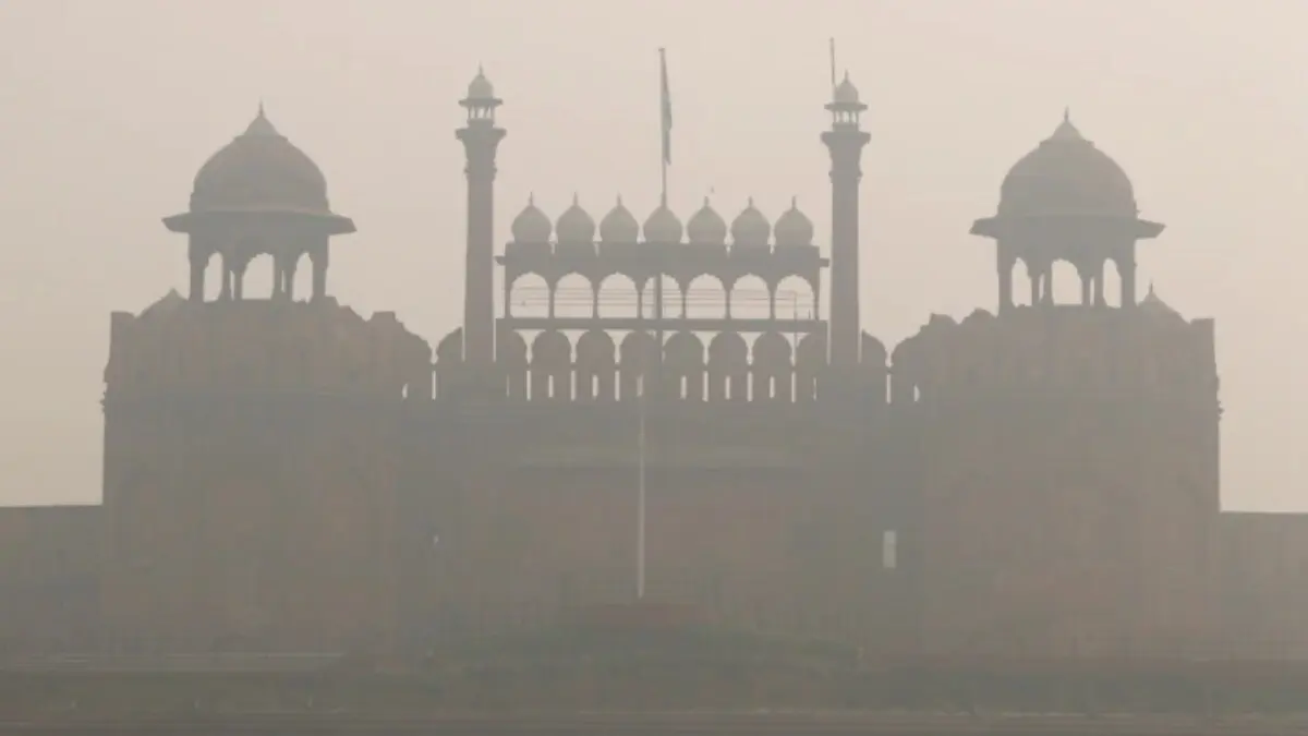 Delhi Air Pollution: దట్టమైన పొగమంచుతో ఢిల్లీ ఉక్కిరిబిక్కిరి