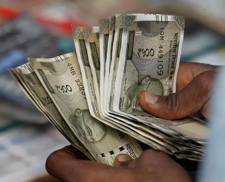 గ్రామ ప్రజాస్వామ్యాన్ని మింగేస్తున్న డబ్బు రాజకీయాలు