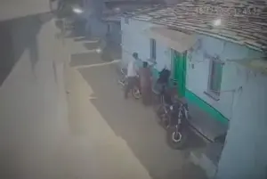 భార్యను దారుణంగా కొట్టి చంపాడు