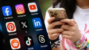 మైనర్లకు సోషల్ మీడియా యాక్సెస్‌పై భారత్‌లో అవును–కాదా అనే చర్చ