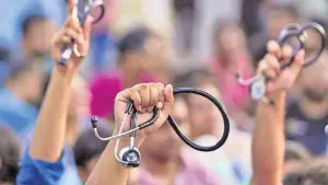 వైద్య విధాన పరిషత్లో జీతాలు రాని ప్రభుత్వ వైద్యులు