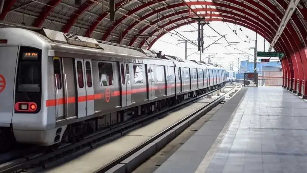 Delhi Metro: కాలుష్య నియంత్రణకు మెట్రో విస్తరణపై కేంద్రం ఫోకస్