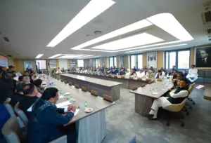 పేదల కష్టాలపై కేంద్రం నిర్లక్ష్యం: ఖర్గే వ్యాఖ్యలు