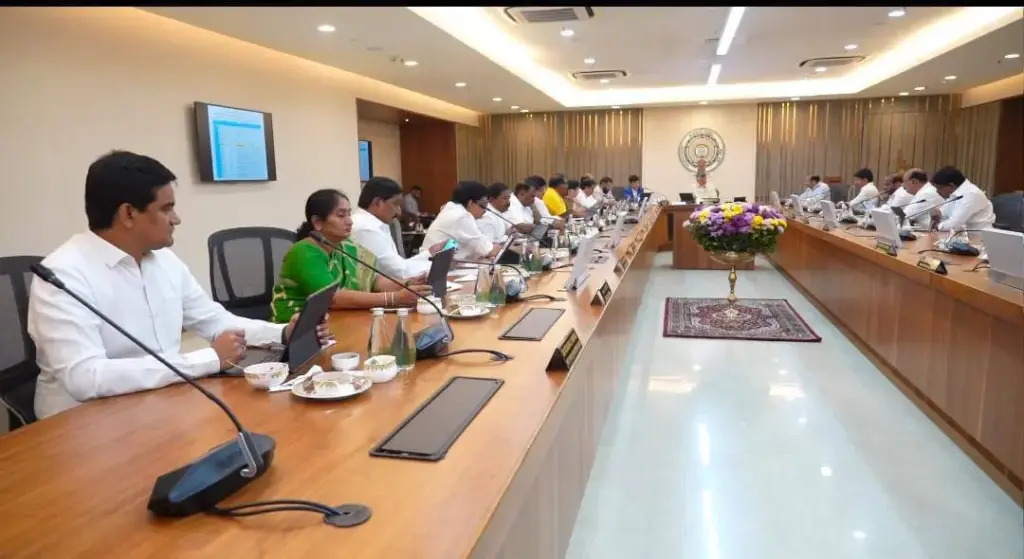 Penukonda: కేబినెట్ భేటీలో పాల్గొన్న మంత్రి సవిత