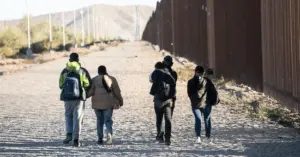 వలసదారుల్లో ప్రయాణ భయం… ట్రిప్పులు రద్దు చేస్తున్న ఇమిగ్రెంట్స్