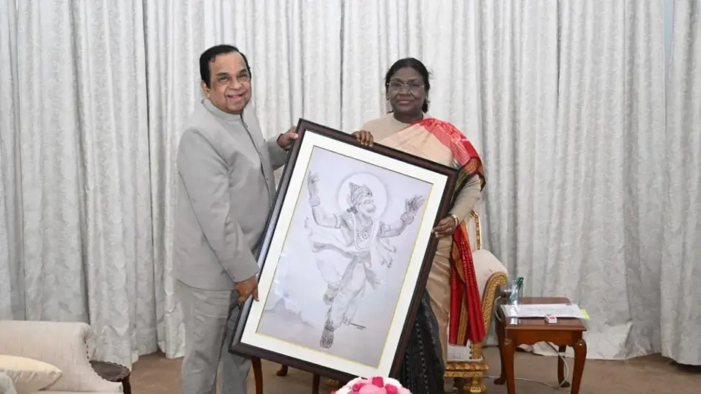 రాష్ట్రపతి ద్రౌపది ముర్మును కలిసిన హాస్యబ్రహ్మా బ్రహ్మానందం