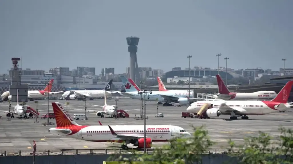 Latest news: Airports: విమానాశ్రయాలపై సైబర్ అటాక్ అప్రమత్తమైన కేంద్రం
