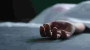 కొల్లూరులో విషాదం.. 8వ అంతస్తు నుంచి పడి యువతి మృతి