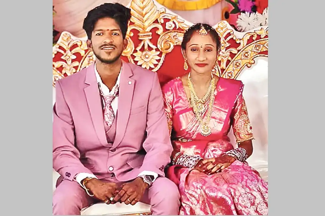 రైలు ప్రమాదంలో నవ దంపతులు మృతి..