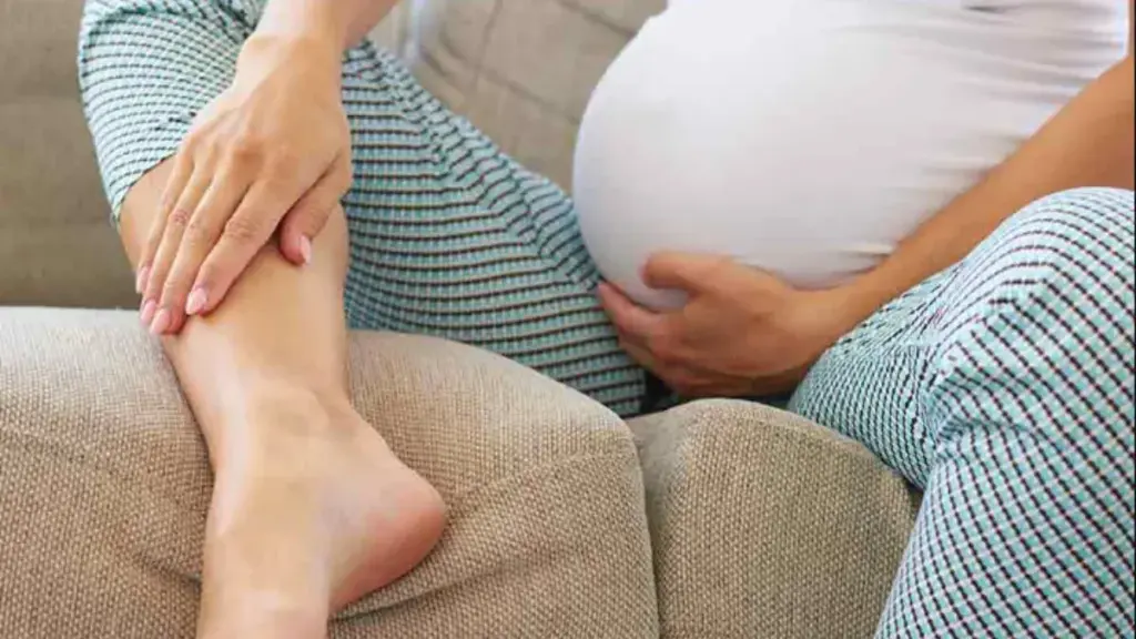 గర్భిణీల్లో కాళ్ల వాపు ఎందుకు వస్తుంది?
