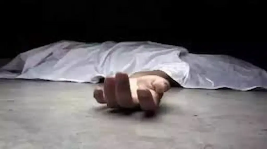 KPHB: కారును ఢీ కొట్టిన బైక్.. స్పాట్ డెడ్