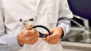 ఐ హాస్పిటల్స్‌కు వెళ్లేవారు జాగ్రత్త.. నకిలీ వైద్యుల గుట్టు రట్టు