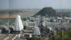 శ్రీకాళహస్తీశ్వరాలయానికి పోటెత్తిన భక్తజనం