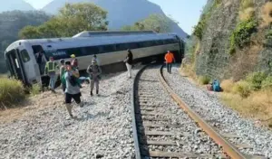 మెక్సికోలో ఘోర రైలు ప్రమాదం-13 మంది దుర్మరణం