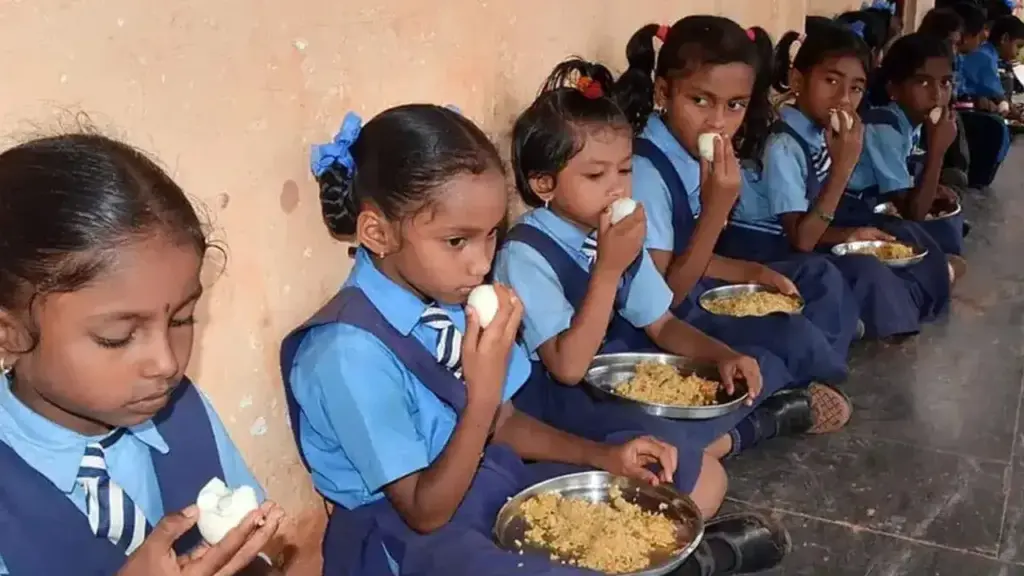 TG: గుడ్డు ధరల కారణంగా మధ్యాహ్న భోజనంలో కోడి గుడ్డు బంద్..